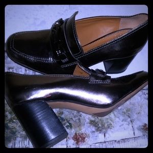 Vintage metalic buckle shoes